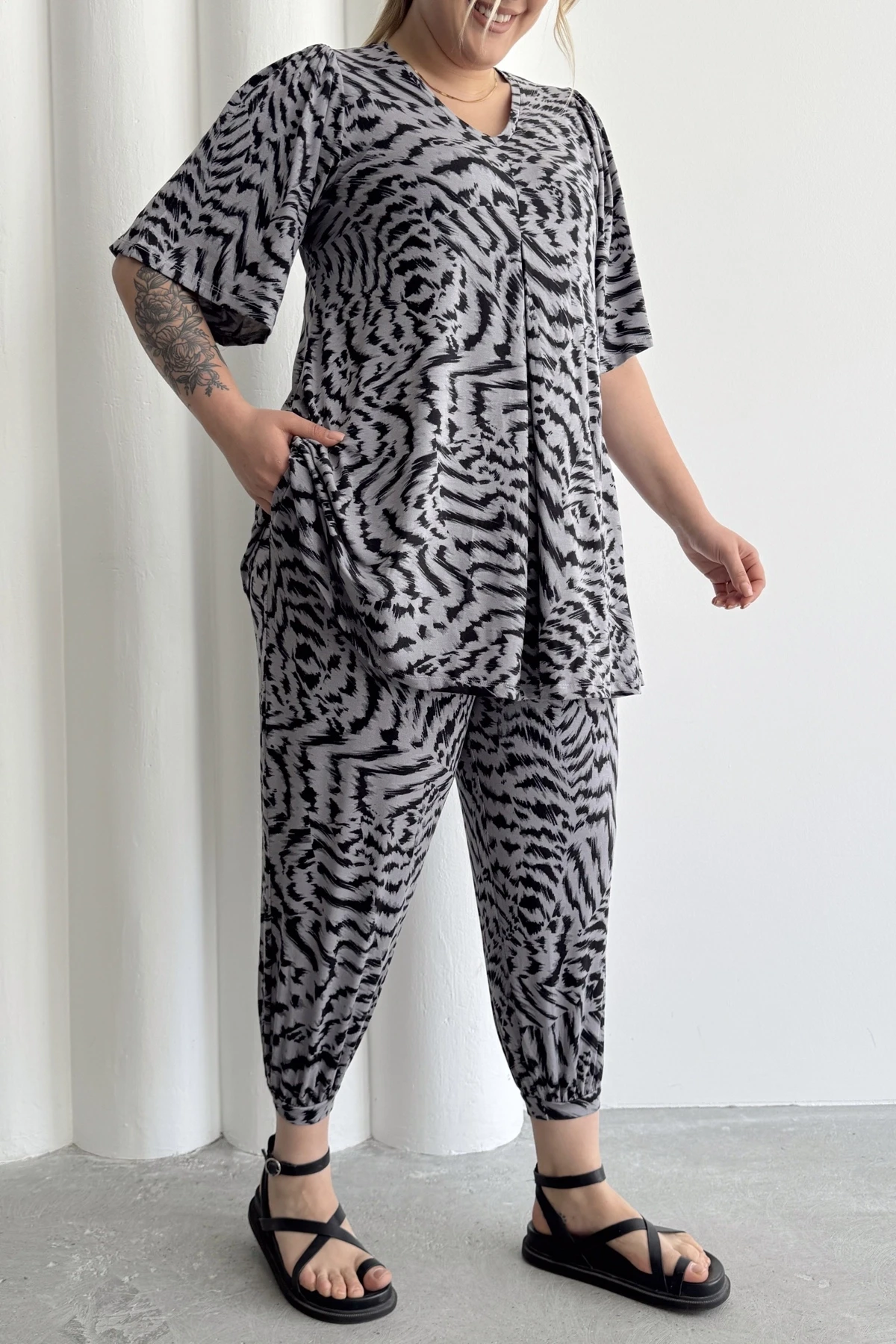 Büyük Beden Beli ve Paçası Lastikli Cepli Desenli Şalvar Pantolon 99-3