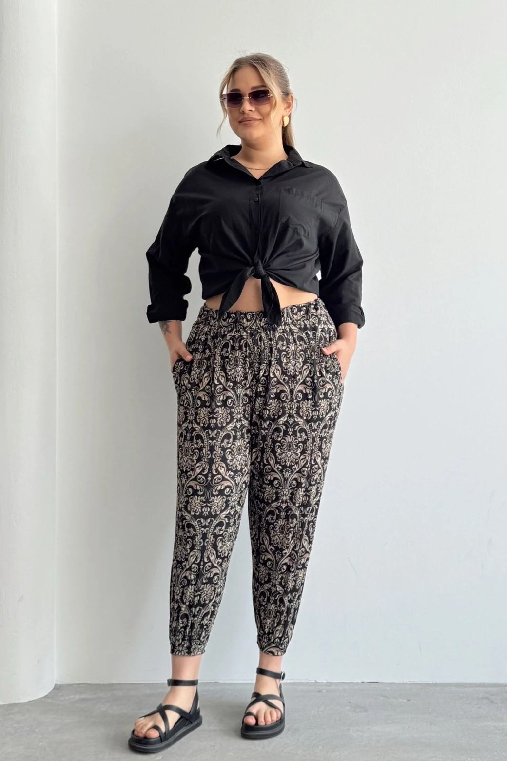 Büyük Beden Beli ve Paçası Lastikli Cepli Desenli Şalvar Pantolon 74-75