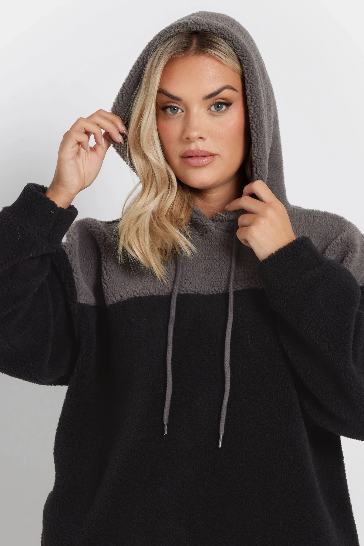 Büyük Beden Uzun Kollu Kapüşonlu ve Cepli Peluş Sweatshirt 303790