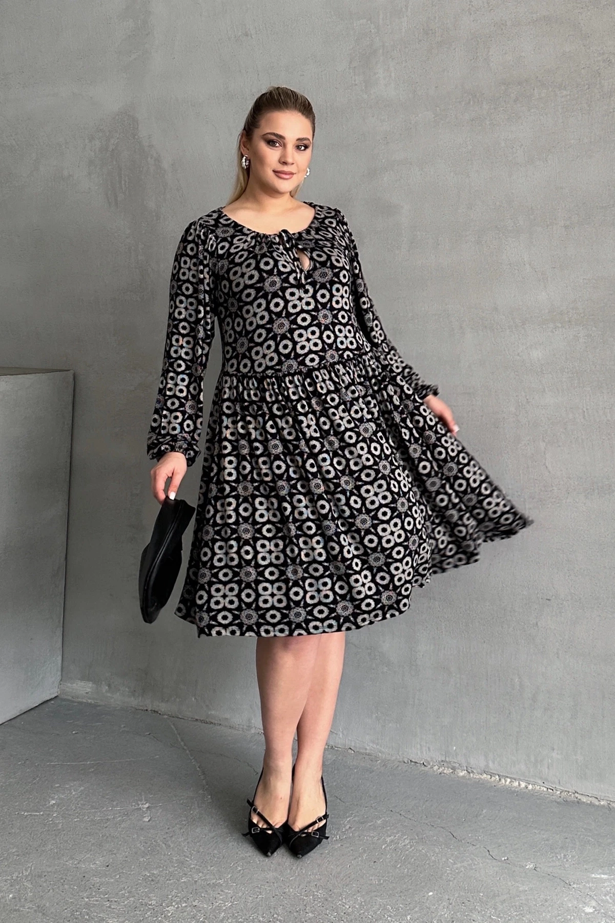 Büyük Beden Uzun Kollu Yakası Bağlamalı Eteği Pileli Elbise 100-75