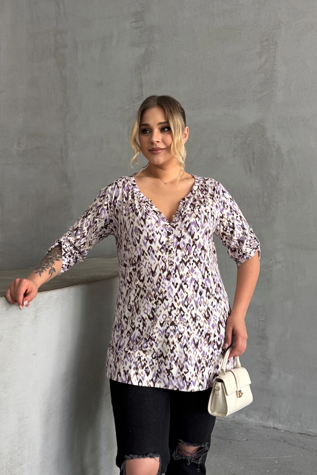 Büyük Beden V Yaka Önü Düğmeli Kolları Katlama Detaylı Likralı Bluz 1017