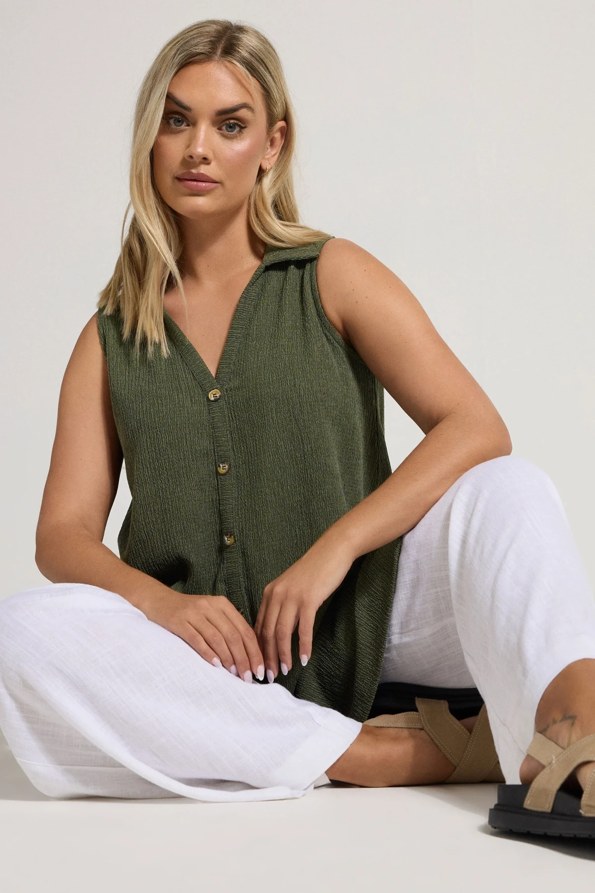 Büyük Beden V Yaka Sıfır Kol Önü Düğmeli Esnek Gömlek 322691