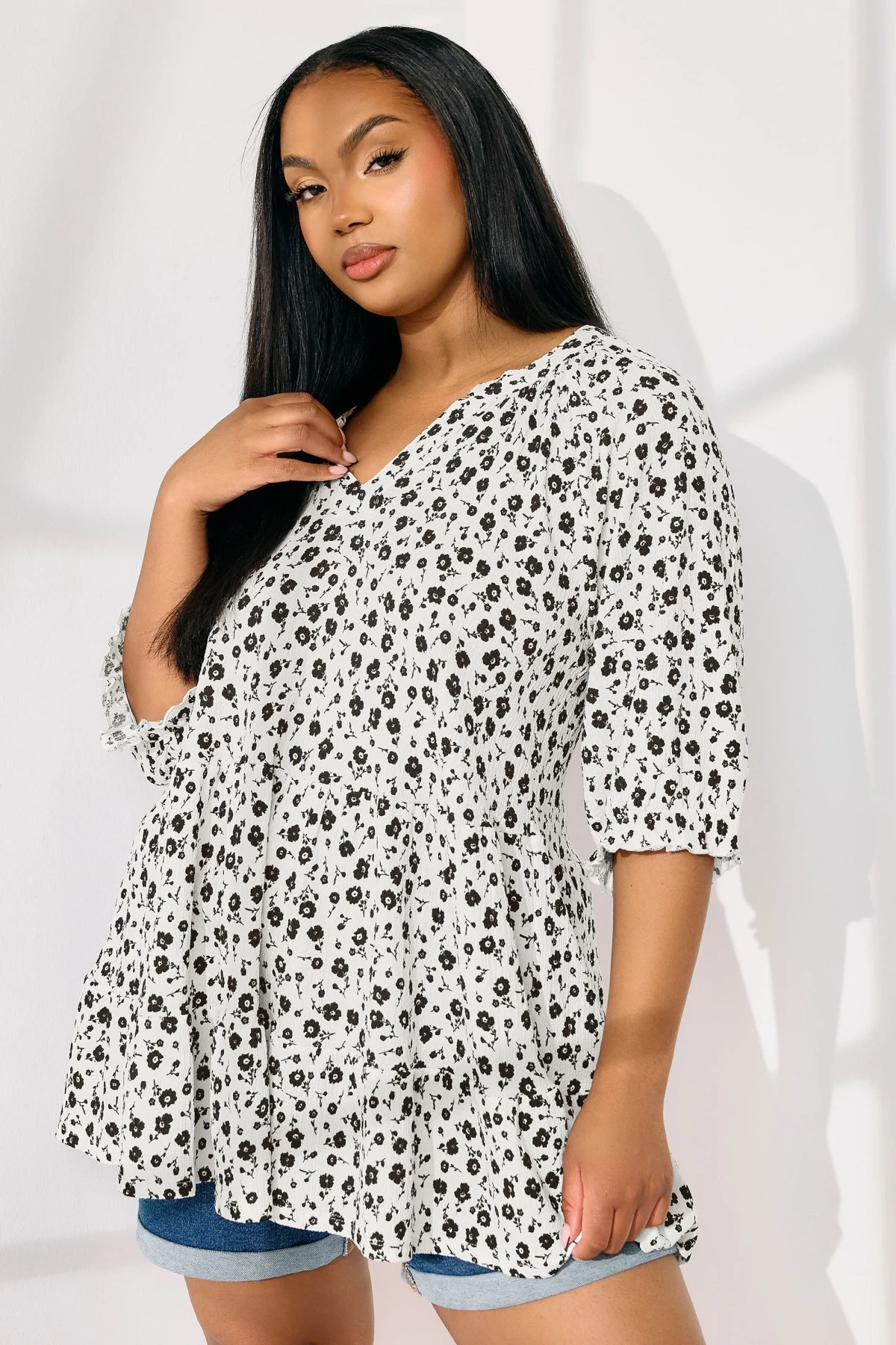 Büyük Beden Yarım Kollu V Yaka Eteği Fırfırlı Desenli Bluz 322572