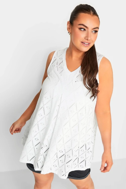 Büyük Beden V Yaka Dantel Detaylı Astarsız Sıfır Kollu Bluz 302382