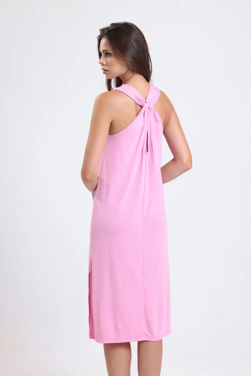 Sırtı Çapraz Detaylı Bisiklet Yaka Yırtmaçlı Sıfır Kol Midi Boy Elbise