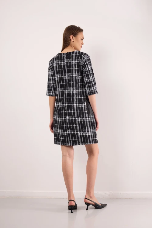 Bisiklet Yaka Yarım Kollu Deri Cep Detaylı Desenli Kısa Elbise