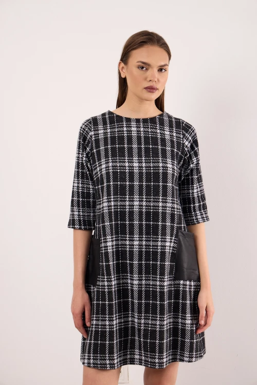 Bisiklet Yaka Yarım Kollu Deri Cep Detaylı Desenli Kısa Elbise