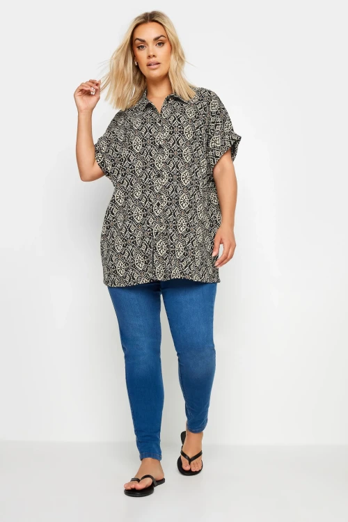 Büyük Beden Kısa Kollu Desenli Düğmeli Gömlek 303355