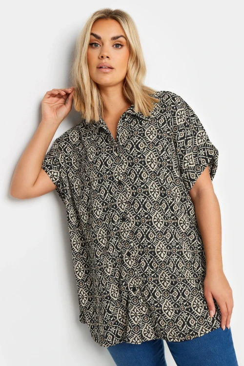 Büyük Beden Kısa Kollu Desenli Düğmeli Gömlek 303355