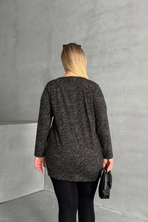 Büyük Beden V Yaka Önü Fermuarlı Yırtmaç Detaylı Leopar Desenli Bluz 173672