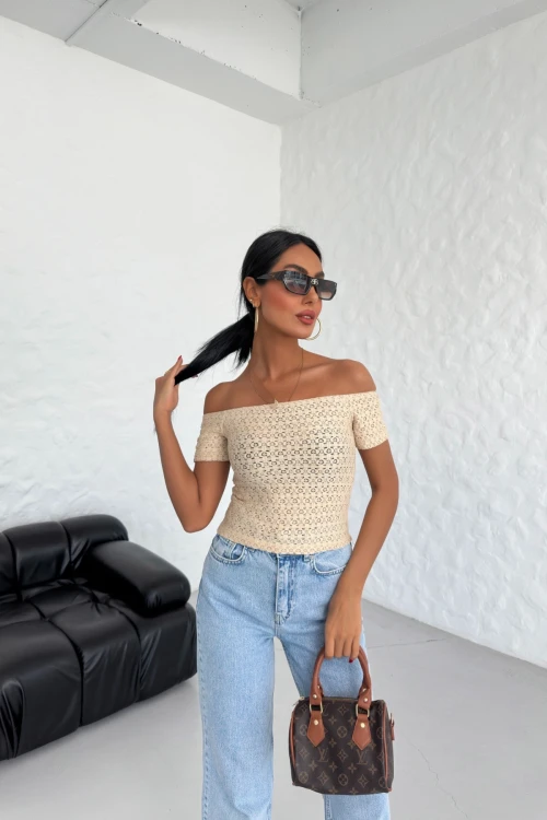 Carmen Yaka Desenli Yarım Kollu Esnek Kumaş Crop Bluz IHR-23Y-IZ11U