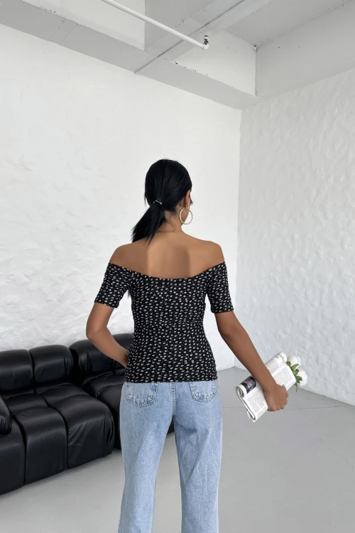 V Yaka Çiçek Desenli Kısa Kollu Önü Büzgülü Likralı Bluz