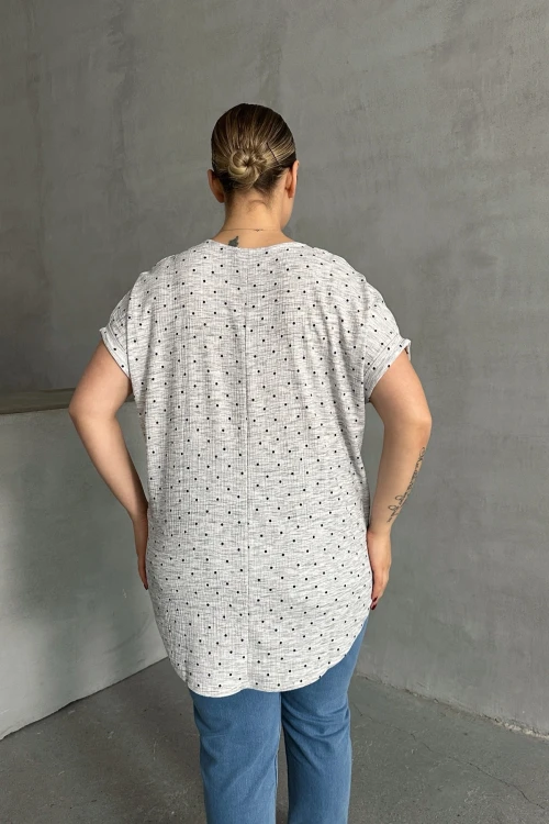 Büyük Beden Çentik V Yaka Kısa Kollu Puantiye Desenli Bluz 303866