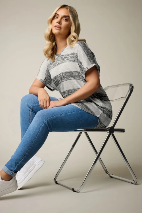 Büyük Beden Kısa Kol V Yaka Eteği Oval Kesim Çizgili Bluz 303993