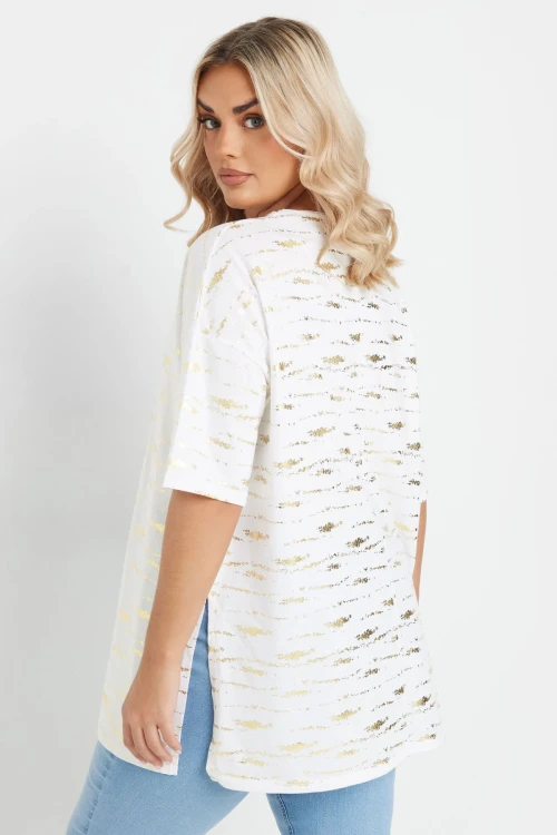 Büyük Beden Kısa Kollu Bisiklet Yaka Yanları Yırtmaçlı Metalik Baskılı T-shirt 303955