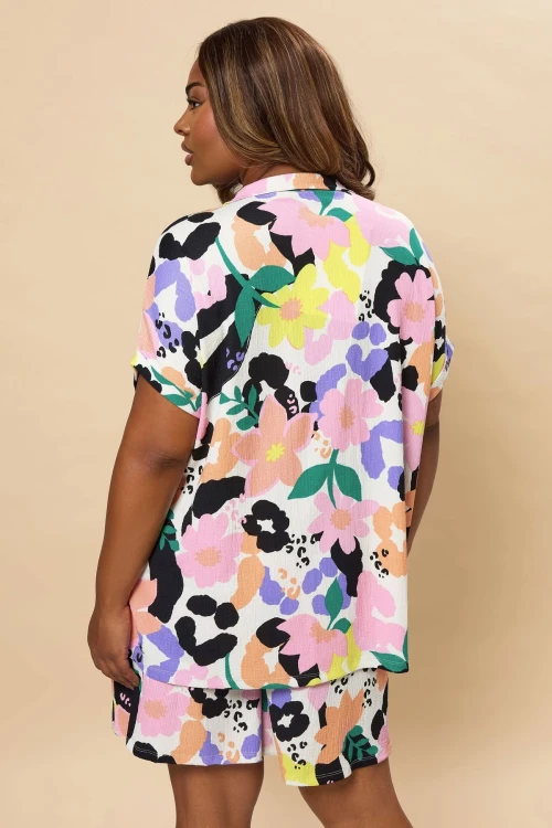 Büyük Beden Önü Düğmeli Kısa Kollu Çiçek Desenli Gömlek 304181