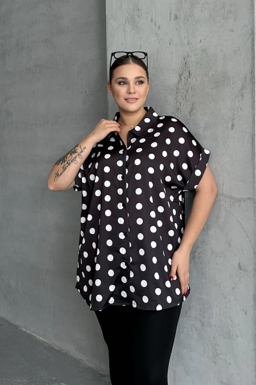 Büyük Beden Önü Düğmeli Kısa Kollu Puantiye Desenli Gömlek 303460