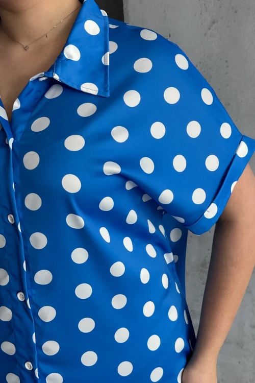 Büyük Beden Önü Düğmeli Kısa Kollu Puantiye Desenli Gömlek 303462