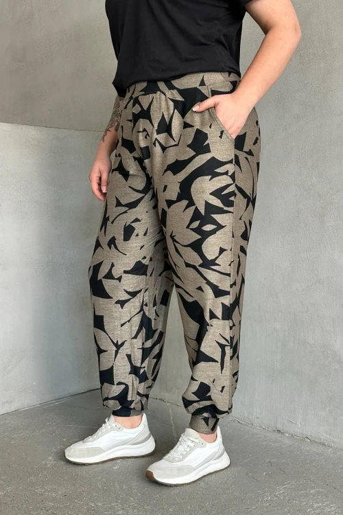 Büyük Beden Paçası Lastikli Parlak Baskılı Cepli Pantolon 302697