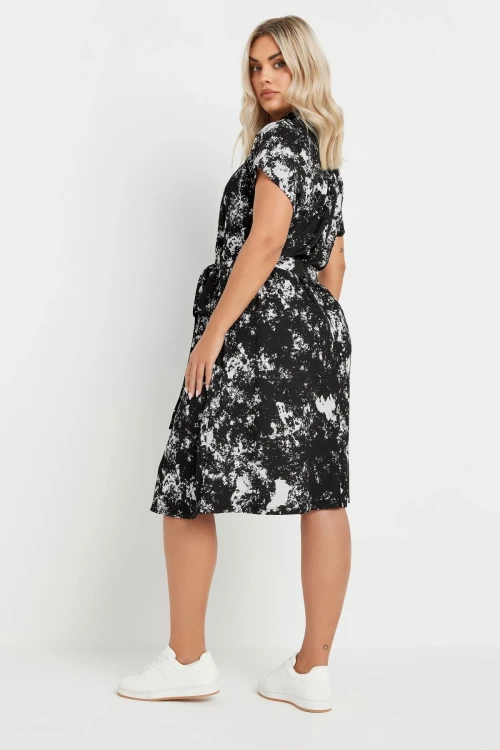 Büyük Beden Soyut Desenli Önü Düğmeli Kuşaklı Midi Boy Elbise 303330