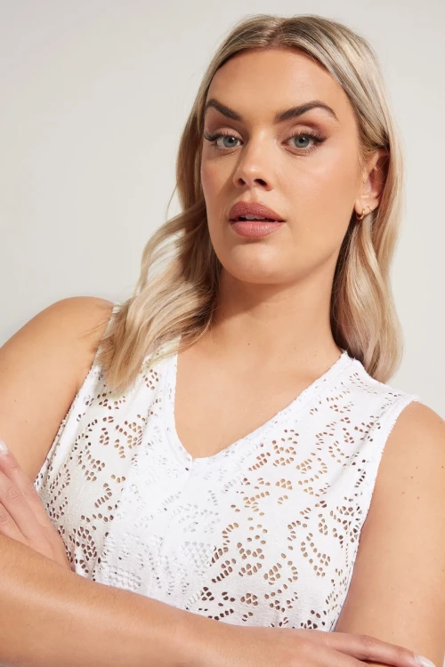 Büyük Beden V Yaka Sıfır Kol Astarsız Dantel Bluz 304098