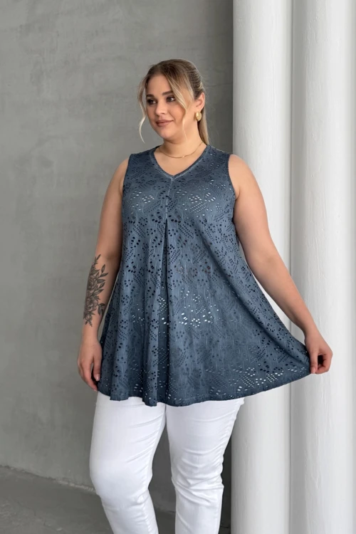 Büyük Beden V Yaka Sıfır Kol Dantel Detaylı Astarsız Bluz 302966