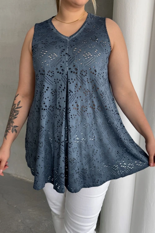 Büyük Beden V Yaka Sıfır Kol Dantel Detaylı Astarsız Bluz 302966