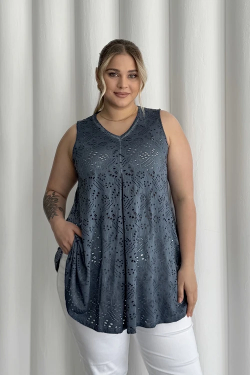 Büyük Beden V Yaka Sıfır Kol Dantel Detaylı Astarsız Bluz 302966