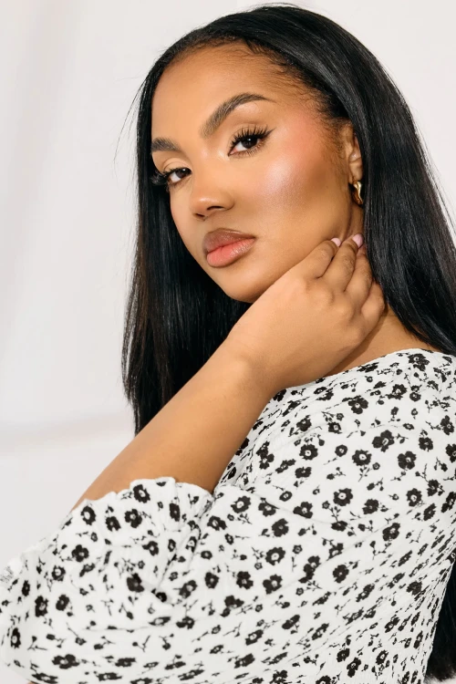 Büyük Beden Yarım Kollu V Yaka Eteği Fırfırlı Desenli Bluz 322572