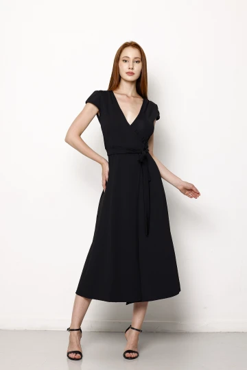 Kruvaze Yaka Kısa Kolu Yırtmaç Detaylı Kuşaklı Midi Boy Elbise