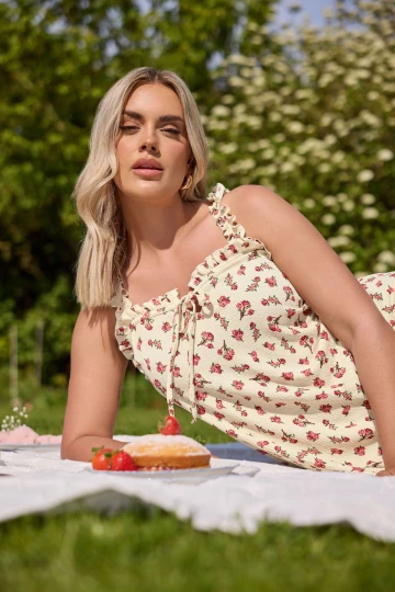 Büyük Beden Çiçek Desenli Bürümcük Kumaş Kare Yaka Kolsuz Bluz 322688