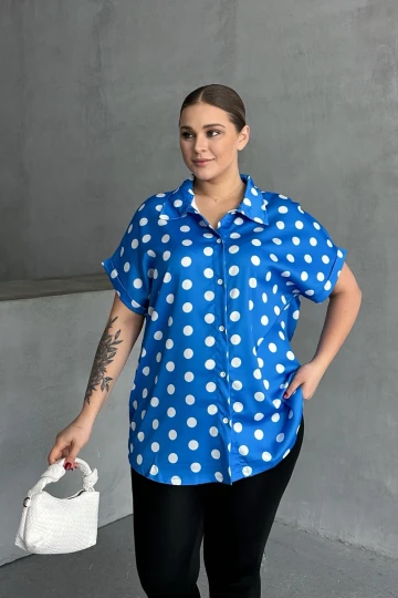 Büyük Beden Önü Düğmeli Kısa Kollu Puantiye Desenli Gömlek 303462