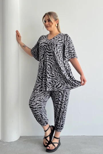 Büyük Beden V Yaka Kısa Kollu Eteği Bollaşan Desenli Bluz 99-5