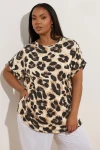 Büyük Beden Bisiklet Yaka Kısa Kollu Kuşgözü Detaylı Leopar Desenli Bluz 304127