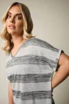 Büyük Beden Kısa Kol V Yaka Eteği Oval Kesim Çizgili Bluz 303993